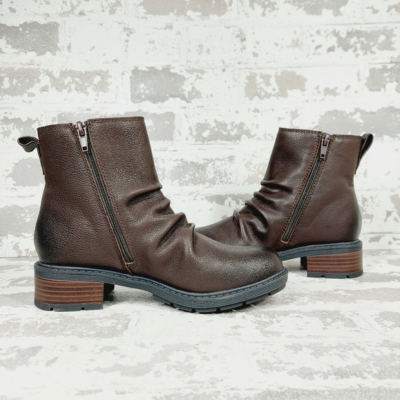 NEW Clarks Collection Hearth Rose Brown Leather Ankle Boots A671 - Picture 2 of 10